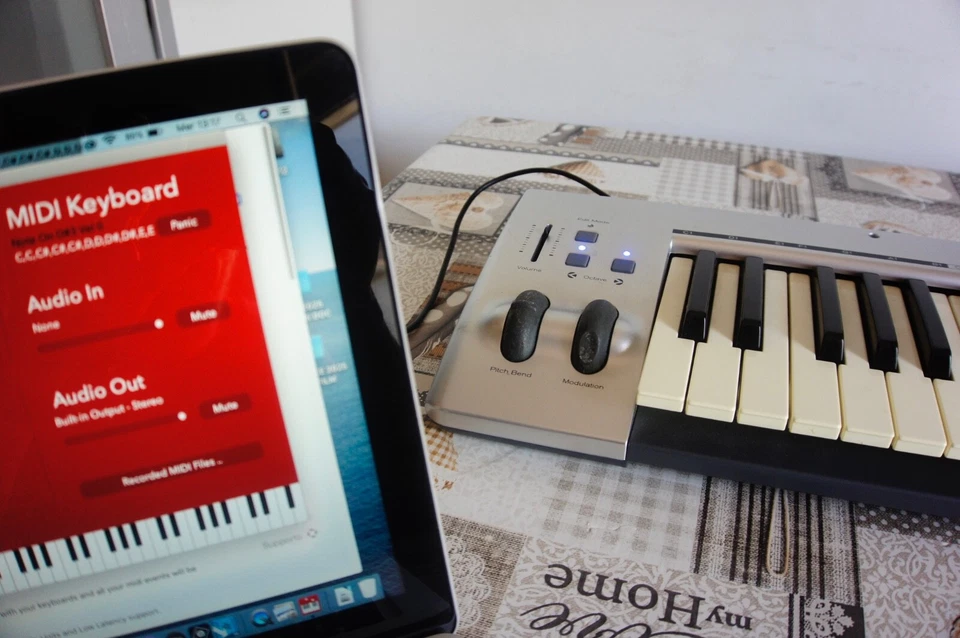 M-Audio KeyStudio - Keyboard Studio 49 - Tastiera MIDI - Immagine 2 di 4