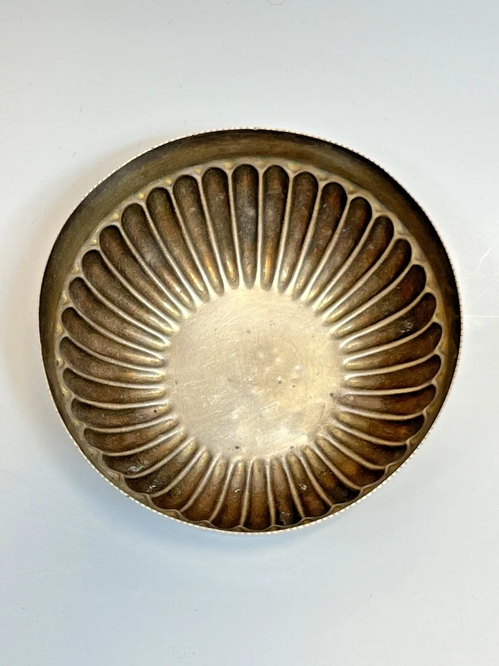 Dulce azucarero acanalado de plata esterlina Mappin & Webb Sheffield 1859 3,2"" Foto 4 de 4