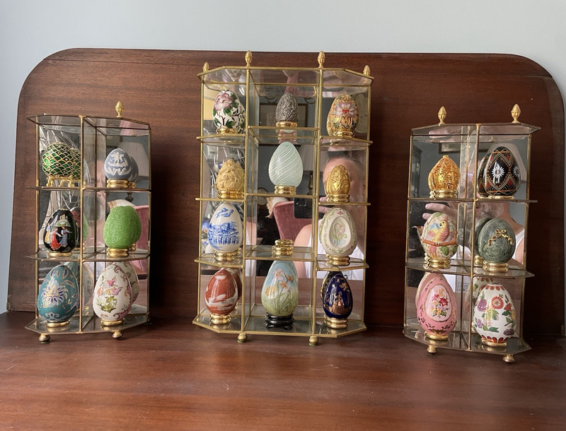 LARGE collection of 22 Franklin Mint Easter eggs w/ original glass display cases