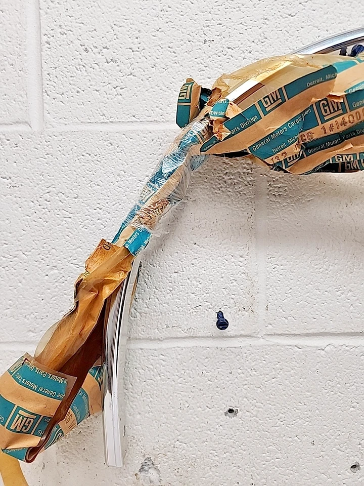 Nuevo OEM GM rueda delantera izquierda pozo moldura 14008553 1982-87 Chevrolet Chevette (SR15) Foto 2 de 4