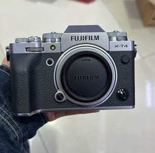  Near MINT Fujifilm X-T4 26.1MP Mirrorless Digital Camera