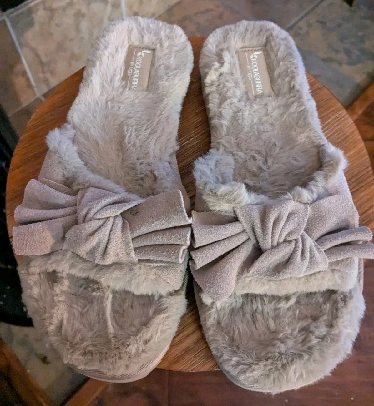 Cravatta UGG Kookaburra in pelliccia sintetica scivoli scamosciati con fiocco beige abbronzatura 8