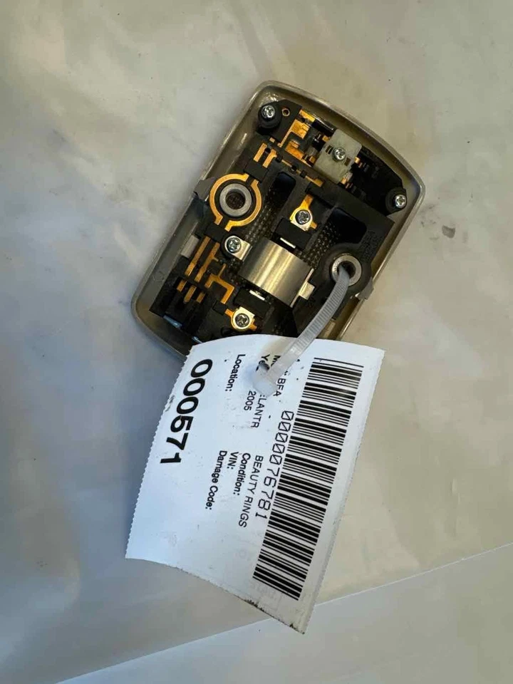 2005 HYUNDAI ELANTRA Interior Overhead Ceiling Roof Light Lamp 2.0L 4 Cylinder - Image 3 of 4