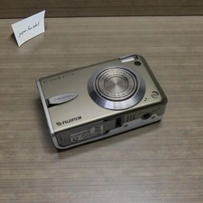 FUJIFILM FinePix F30 Silver Digital Camera 6.3MP 3x Zoom Super CCD HR Exc