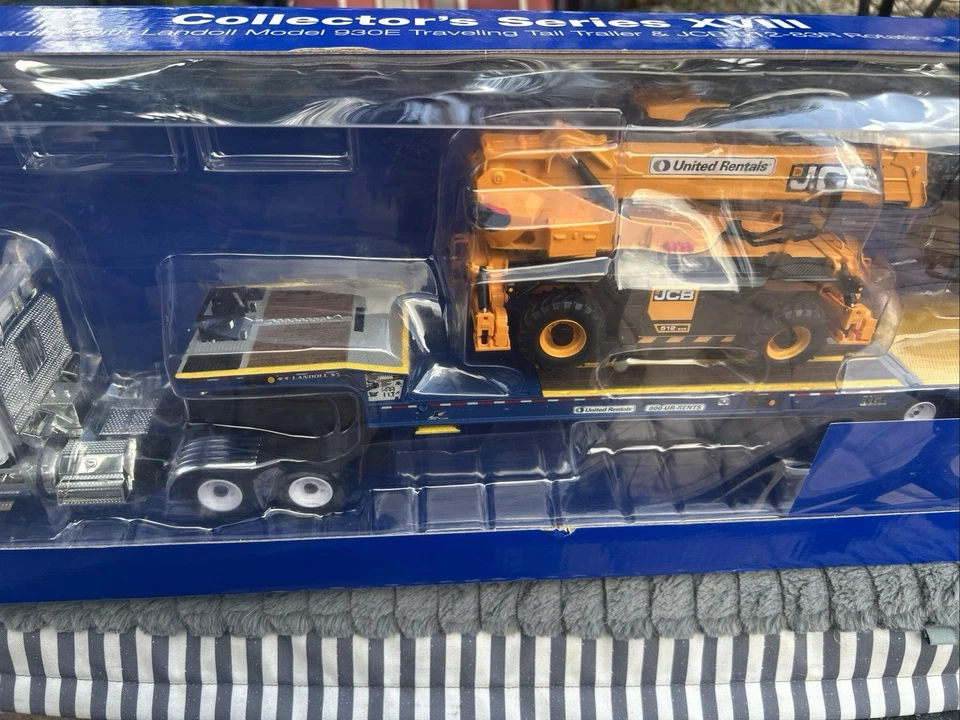 First Gear United Rentals Collector's Series XVIII Freightliner cabina y remolque Foto 3 de 4