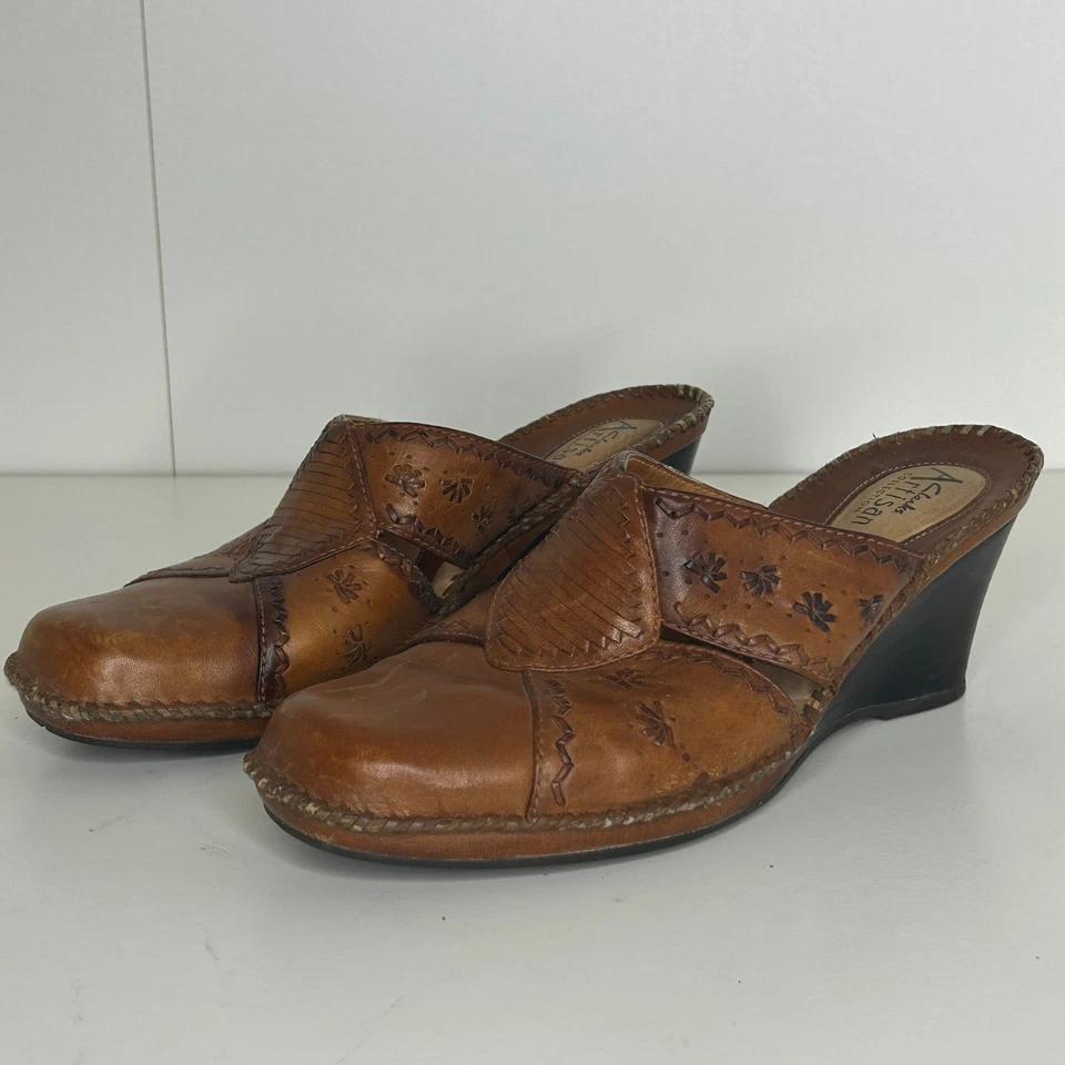 Clarks Artisan Leather Wedge Mules Brown 9.5M Floral Cutout Slip-On Comfort - Image 4 of 4