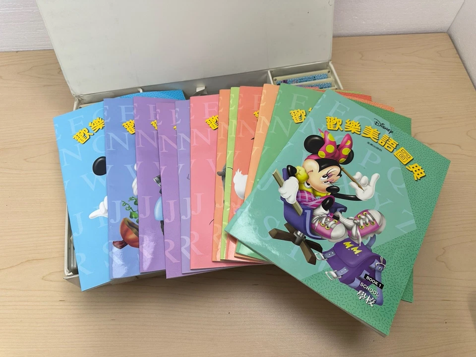 Vtg Disney Mickey Illustrated dictionary Of Happy Sayings English Chinese Learn - Image 4 of 4