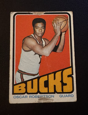 Topps 1972-73 Oscar Robertson Milwaukee Bucks #25 Vintage Basketball Card
