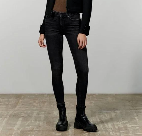 NWT Zara Mid Rise Skinny Jeans Black 