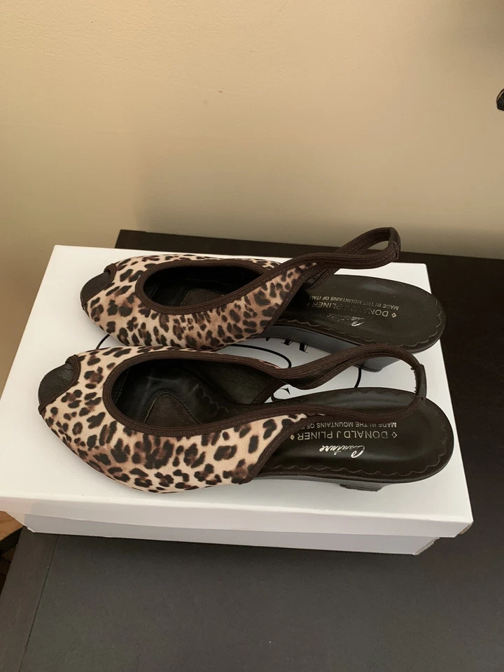 Sapatos femininos tamanho 9,5 Donald J pliner estampa animal  - Imagem 3 de 4