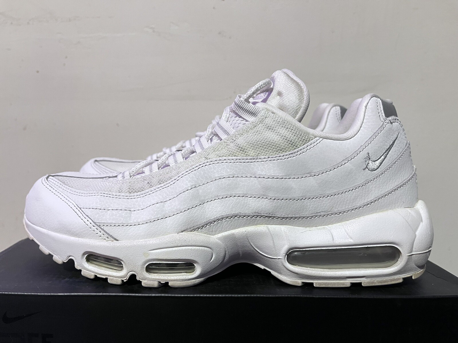 white nike air max 2019