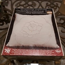 VTG 1977 YKI Valiant Crafts Candlewicking Pillow Kit Victorian Rose New SEALED