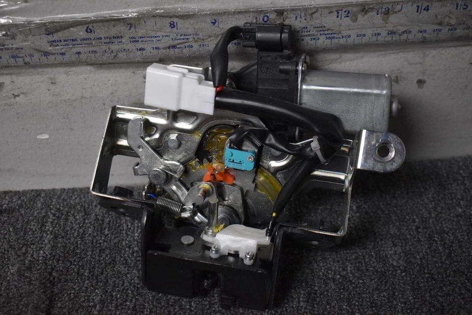 Acutador de puerta trasera Subaru Outback Limited 2015-2019 fabricante original de fábrica Foto 4 de 4