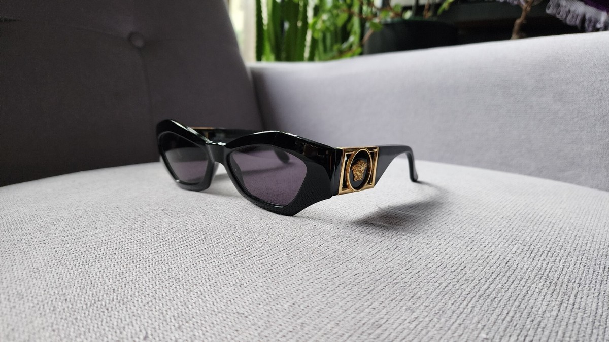 RARE VINTAGE 90's GIANNI VERSACE MEDUSA BLACK SUNGLASSES MOD. 421