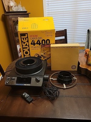 KODAK Carousel 4400 Slide Projector GREAT W Box, Remote 80 Tray, Lens EUC Works!