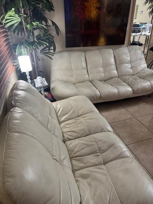 Colección de Muebles Carlo Perazzi (Juego de 2 Sofás de Cuero Beige)