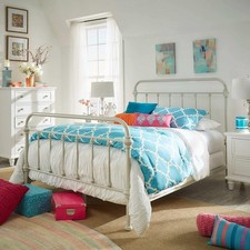 Classic QUEEN Size Metal Bed Traditional Country Style Glossy White