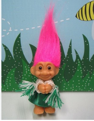 Russ Berrie CHEERLEADER 6'' Troll Doll Green and White Uniform Pink Fuchsia Hair