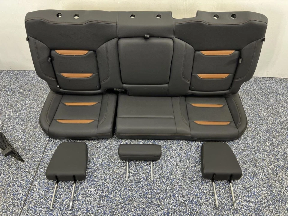 2023 GMC Sierra 3500HD Pickup AT4 Front and Rear Seats Center Console 4dr 926546 Foto 2 de 4