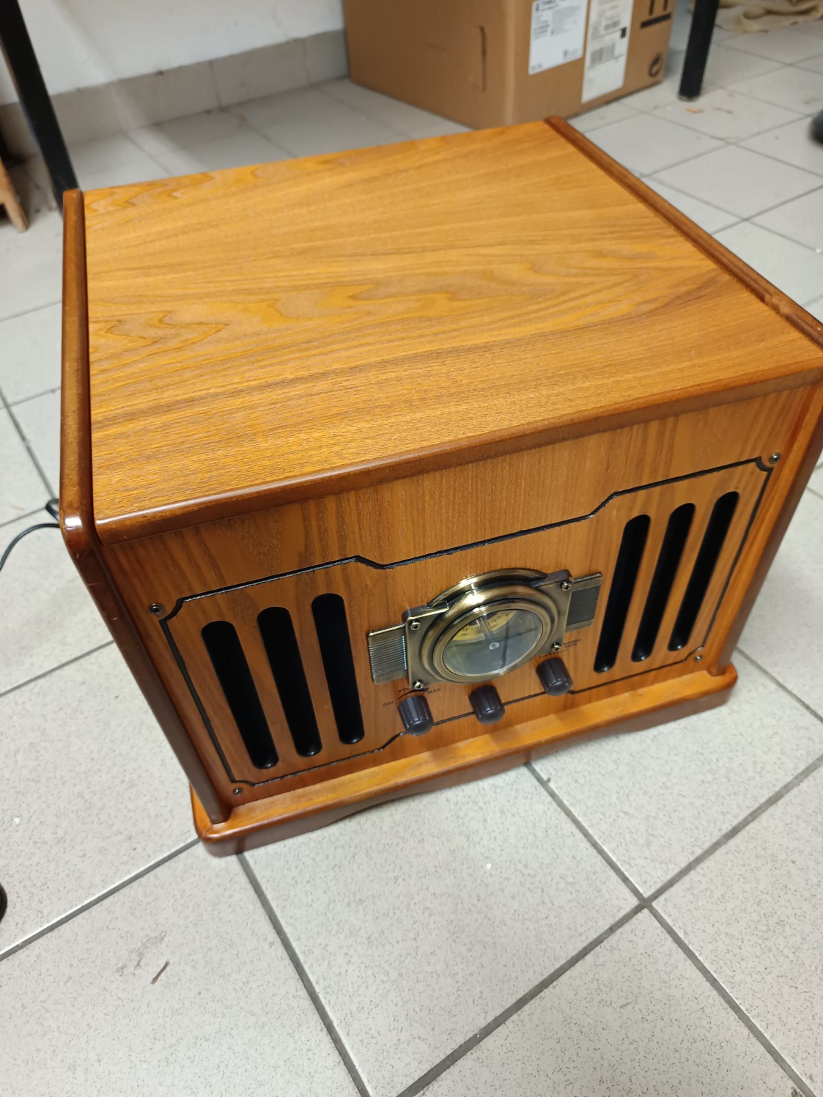 Vintage Hi-Fi Furniture &ndash; Turntable / AM-FM Radio / CD & C