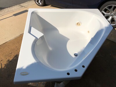 Jacuzzi B950000 Tara LH 60-inch White Corner Whirlpool Bathtub