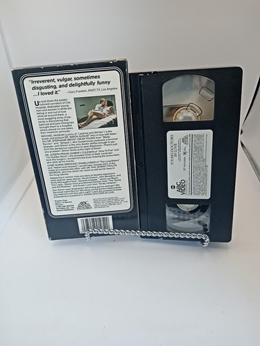 Young Doctors In Love VHS 1982 VCR Video Tape Movie Michael McKean Sean Young - 第 2/2 張圖片