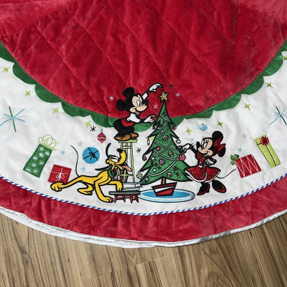 DISNEY MICKEY AND MINNIE 2014 CHRISTMAS TREE SKIRT 53" Diameter - Image 2 of 4