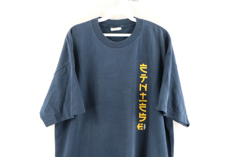 Camiseta De Colección Años 90 Etnies Monopatín Para Hombres XL Japón Anime Deletreada Desteñida Azul Marino EE. UU. Foto 2 de 4