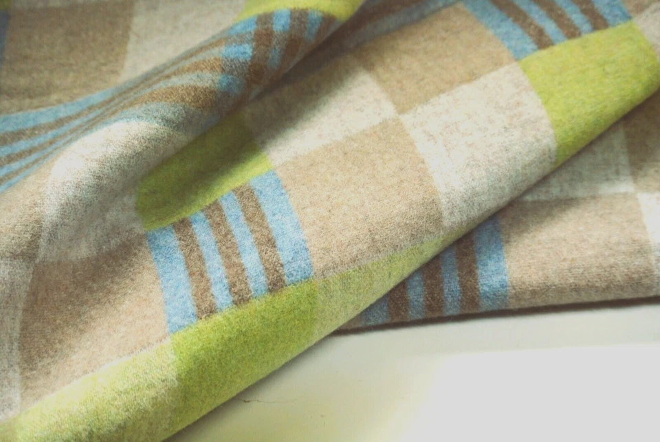 WOOL-CASHMERE BLEND DOUBLE LAYERED FABRIC VIBRANT COLOUR CHECK MADE IN ITALYC156 - Image 2 of 4