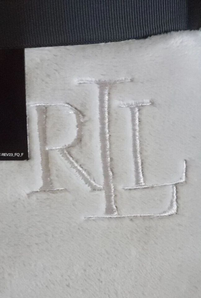 Manta Ralph Lauren Clásica Micromink King Plata 108"x90" Lux-Suave Gris Claro Foto 2 de 4