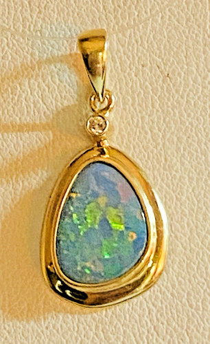 14kt Yellow Gold 0.30ctw Synthetic Opal Doublet Pendant  2.1 grams   1019109-1