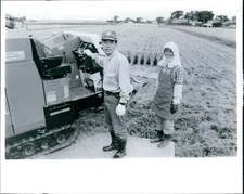 Alli Photoson Finn Shigeaki Abe Wife Michise Japanese Government Field 8X10