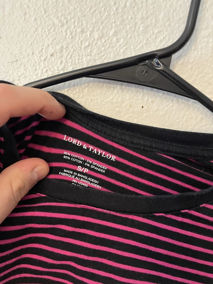 Top Lord&Taylor, Rayas, Manga Larga, Rosa y Negro Rayas Talla Pequeña Foto 3 de 4