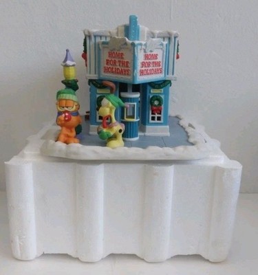 Danbury Mint Garfield Odie 1994 Home For The Holidays Theater Christmas Village