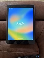 Apple iPad 5th Generation A1822 32 GB, Wi-Fi, 9.7 in - Silver