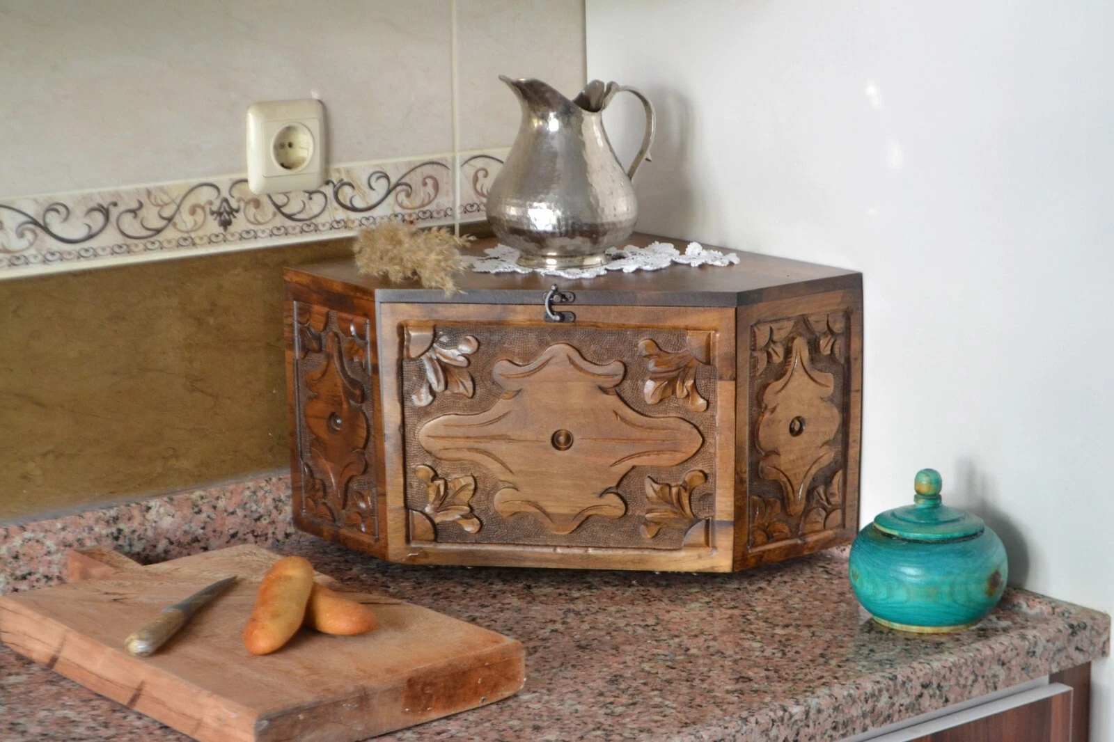 Walnut Wood Corner Bread Box Countertop Rustic Hand Carved Traditional Bread Bin
Opens in a new wind