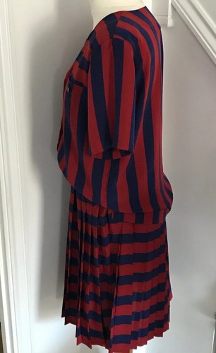 Conjunto de blusa y falda plisada a rayas rojo y azul marino Country informal Reino Unido 10 - Imagen 6 de 12