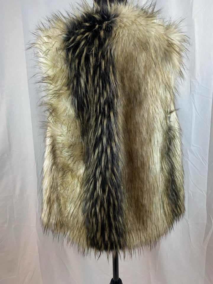 Chaleco Forever 21 imitación piel frente abierto juniors talla pequeña Foto 4 de 4