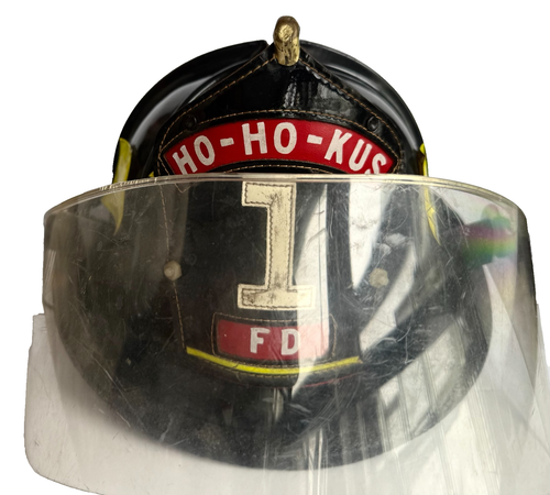 CAIRNS VINTAGE HO-HO-KUS N.J. FIRE DEPT #1 FULL FIREMANS HELMET, SHIELD & INSERT - Picture 7 of 14