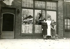MAN, TWO WOMEN, DOG STANDING BY LIEHR'S TAVERN & VINTAGE SNAPSHOT PHOTO