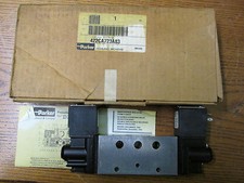 NEW NOS Parker 422CA723A83 Pneumatic Valve C/8" DSOL 3POS Valve 3M440A