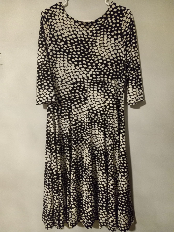 Vestido Floral Talla Grande Blanco y Negro Fit And Flare 1x *433 Foto 2 de 4