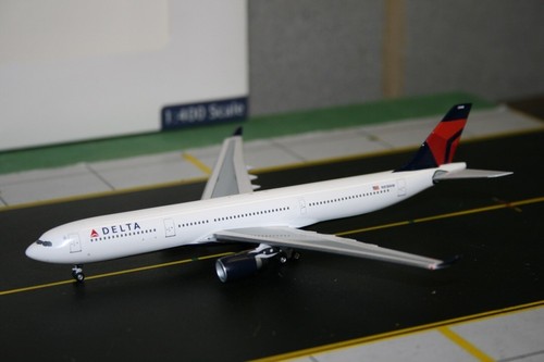 Aeroclassics 1:400 Delta Airlines Airbus A330-200 N818NW Die-Cast Model Plane - Picture 6 of 7