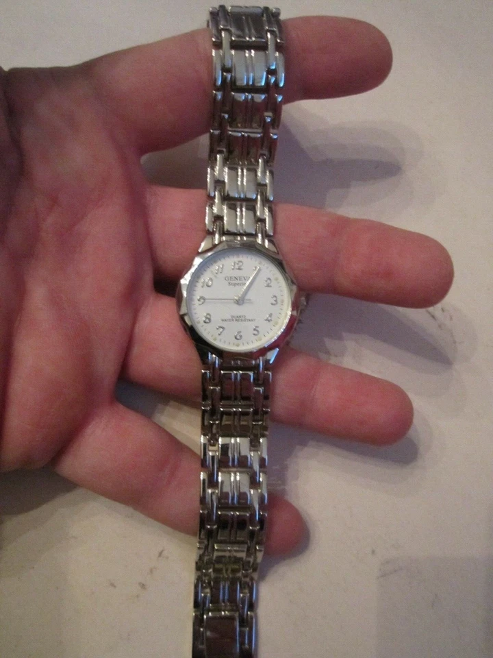 RELOJ GINEBRA SUPERIOR CUARZO - CARA BLANCA 8 1/2" LARGO - BBA-6 Foto 3 de 4