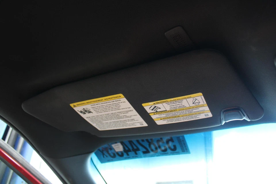 Parasol izquierdo usado se adapta a: Ford Explorer 2015 con iluminación L. sin puerta de garaje o Foto 2 de 4