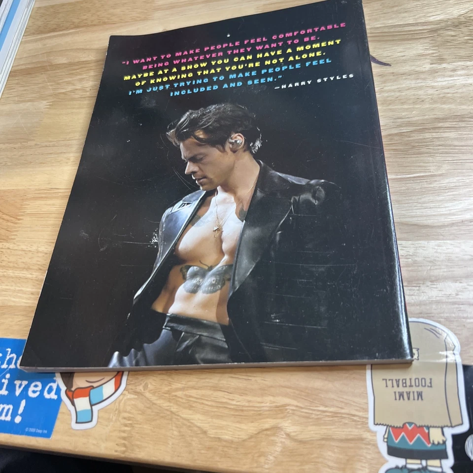 HARRY STYLES -Inside The Sensational Rise of the Global Superstar 2022 T-554 - Image 2 of 4