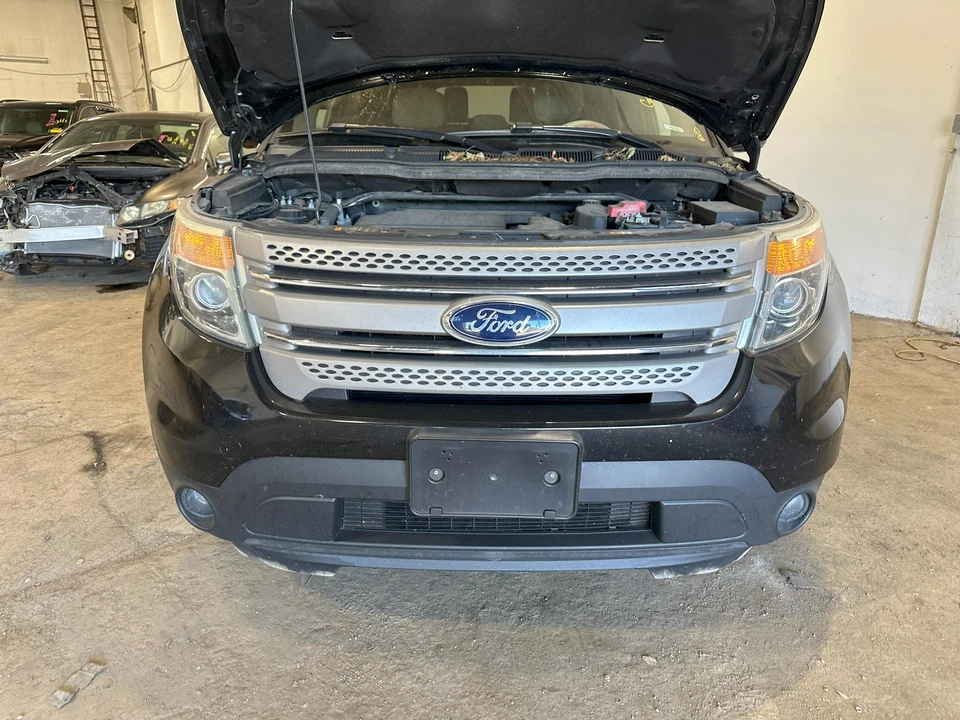 Used Front Bumper Assembly Front fits: 2014 Ford Explorer Base w/o police packag Foto 2 de 4