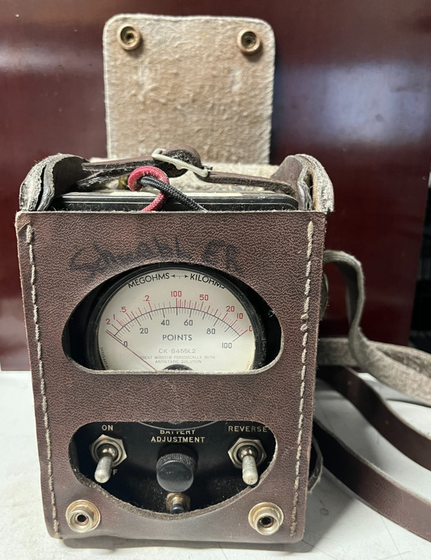 Simpson CK08455L2 Megohmmeter Insulation Tester W / Leads, Leather Case Untested