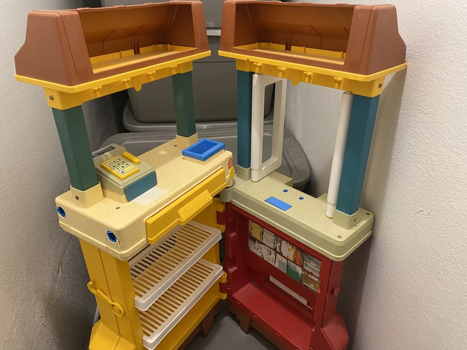 Vintage Fisher Price Fun with Food McDonald’s Drive Thru Playset - Image 3 of 4