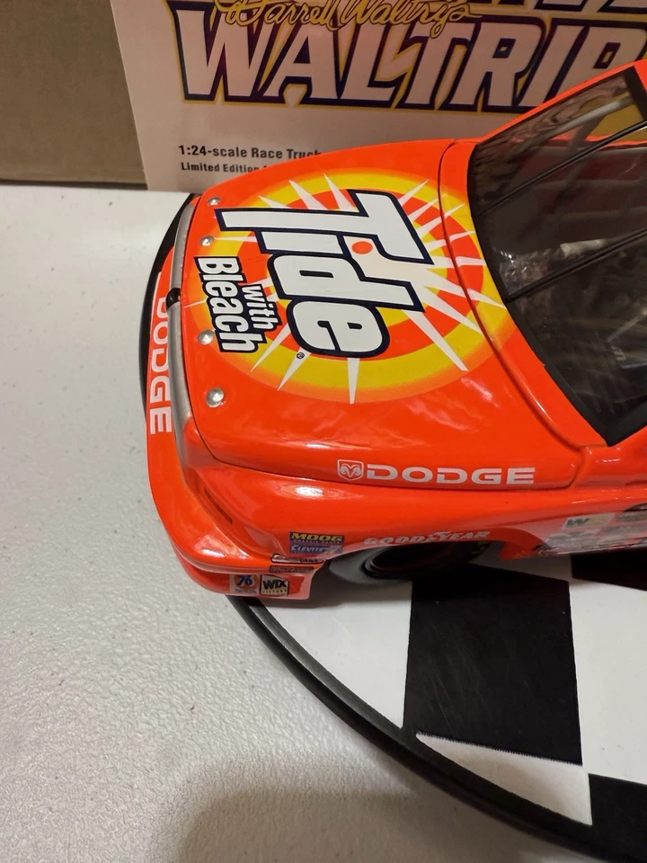 Darrell Waltrip #17 Tide 2002 Dodge Race Truck 1:24 Nascar Diecast - Image 3 of 4